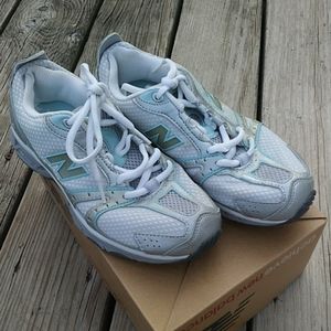 Womens 6B White and Blue Athletic Shoes